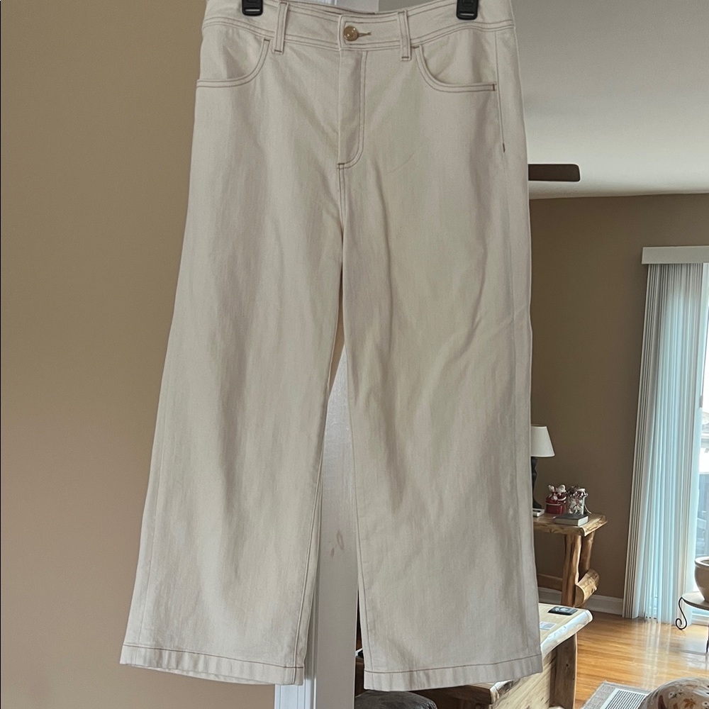 Chico’s Women's Cropped Flare Leg Cream Jeans; Size 1.5 (10); EUC